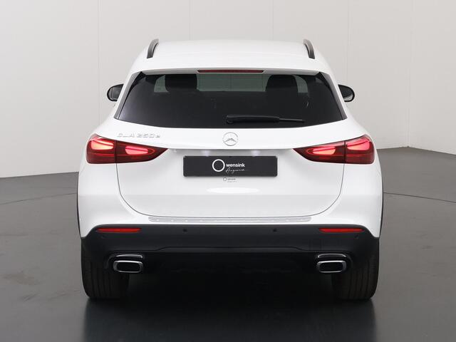 Mercedes-Benz GLA-KLASSE 250 e Luxury Line | Night pakket | Elektrisch wegklapbare trekhaak | Stoelverwarming | Winter pakket |