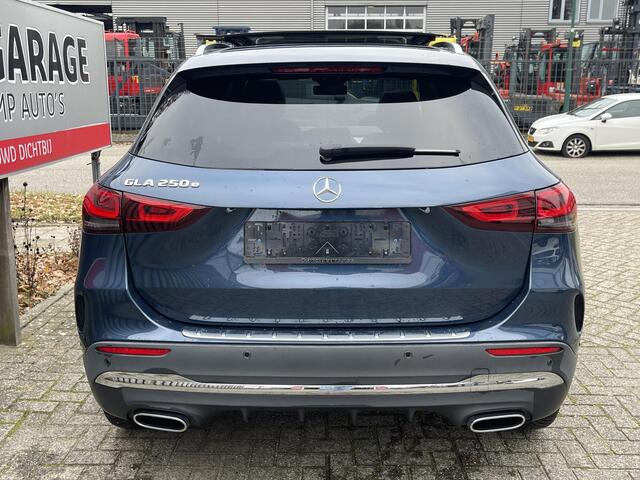 Mercedes-Benz GLA-KLASSE 250 e Business Solution AMG Limited 19"/Panoramadak/Adaptieve cruise/Sfeerverlichting/Stoelverwarming/Camera/Elektrische klep