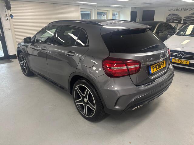 Mercedes-Benz GLA-KLASSE 200 Premium Plus Panorama Camera Ambilight Edition