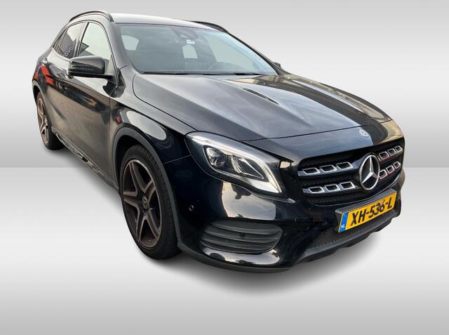 Mercedes-Benz GLA-KLASSE 180 Business Solution AMG Night Upgrade / Camera / Apple CarPlay / 19'' / Half leder / Navigatie / Getint glas / Stoelverwarming / Cruise Control