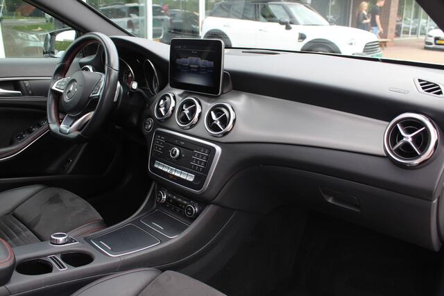 Mercedes-Benz GLA-KLASSE 180 Business Solution AMG Night Upgrade / Camera / Apple CarPlay / 19'' / Half leder / Navigatie / Getint glas / Stoelverwarming / Cruise Control