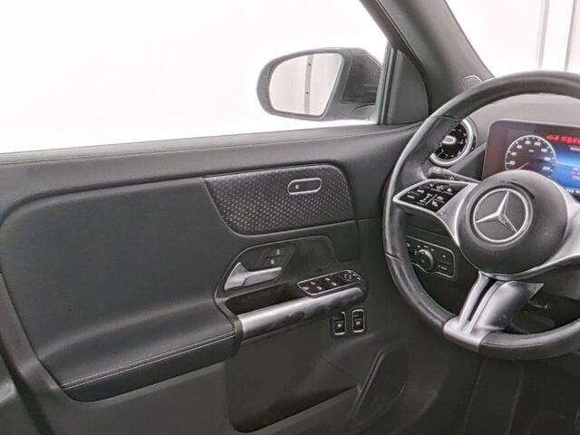 Mercedes-Benz GLA-KLASSE 250 e Plug-In Hybride Trekhaak | Ledkoplampen | Apple CarPlay | Stuur en Stoelverwarming | 11 kW laden. Inclusief 24 maanden MB Certified garantie voor Europa.