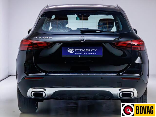 Mercedes-Benz GLA-KLASSE 250 e Luxury Line automaat 218 PK | Facelift | Elec. wegklapbare trekhaak | Adap. Cruise | Stoelverwarming | Elec. achterklep, Navigatie, app. connect, camera met parkeerassistent, sfeerverlichting