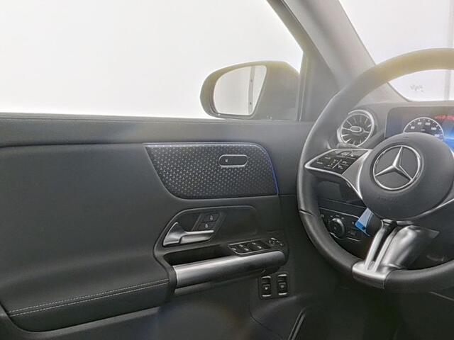 Mercedes-Benz GLA-KLASSE 250 e Plug-In Hybride Trekhaak | Sfeerverlichting | Apple CarPlay | Led Koplampen | Easy-Pack Achterklep | Stuur en Stoelverwarming. Inclusief 24 maanden MB Certified garantie voor Europa.