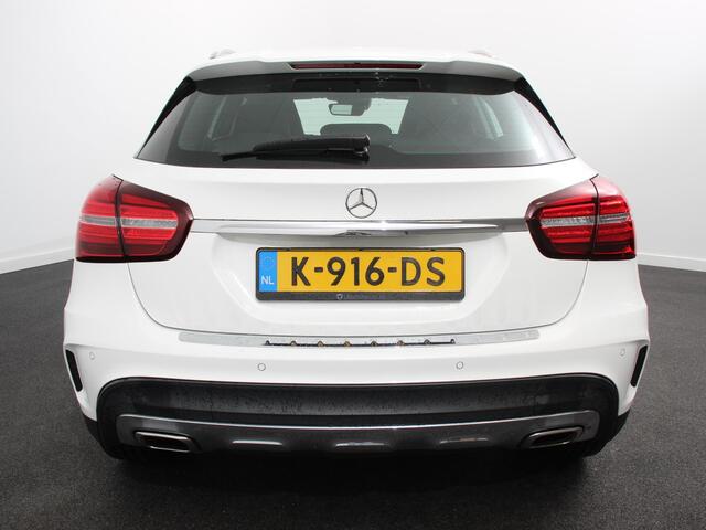 Mercedes-Benz GLA-KLASSE 200 Automaat Premium Plus | AMG Velgen | Climate control | Cruise control | Navigatie | Parkeersensoren | Achteruitrijcamera | Lichtmetalen velgen | Radio | LED | Voorstoelen verwarmd | Apple Carplay/ Android Auto