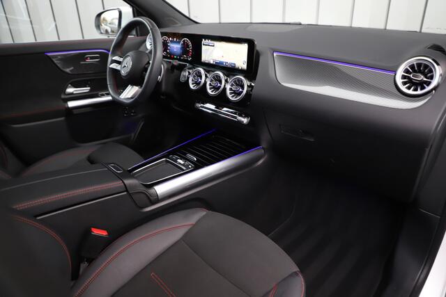 Mercedes-Benz GLA-KLASSE 250e AMG | 218PK | Pano | Sfeerverlichting | ACC | Widescreen | Stuurwielverw. | Trekhaak | Stoelverw. | 2025.