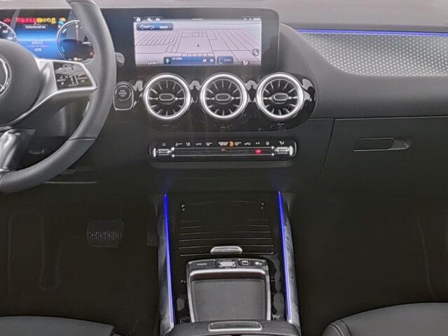 Mercedes-Benz GLA-KLASSE 250 e PLug-In Hybride Edition Progressive Line | Panorama Schuif-Kanteldak | Sfeerverlichting | Distronic | Parkeerpakket met 360°-camera. Inclusief 24 maanden MB Certified garantie voor Europa.