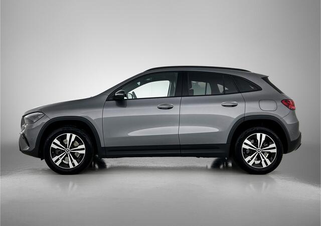 Mercedes-Benz GLA-KLASSE 250 e Plug-In Hybride Night Pakket | Memory Voorstoelen | Ledkoplampen | 11kW Laden | Stuur en Stoelverwarming. Inclusief 24 maanden MB Certified garantie voor Europa.