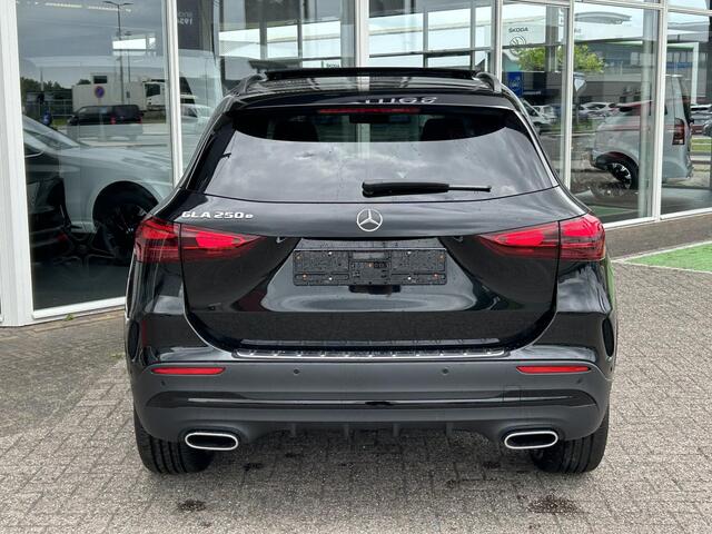 Mercedes-Benz GLA-KLASSE 250 e AMG | Panoramadak | Night Pakket