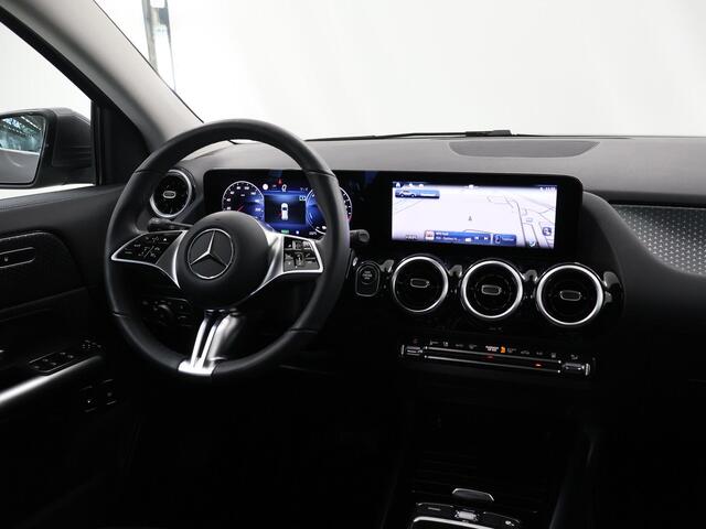 Mercedes-Benz GLA-KLASSE 250 e Luxury Line | Elektrische achterklep | Winter pakket | Achteruitrijcamera |