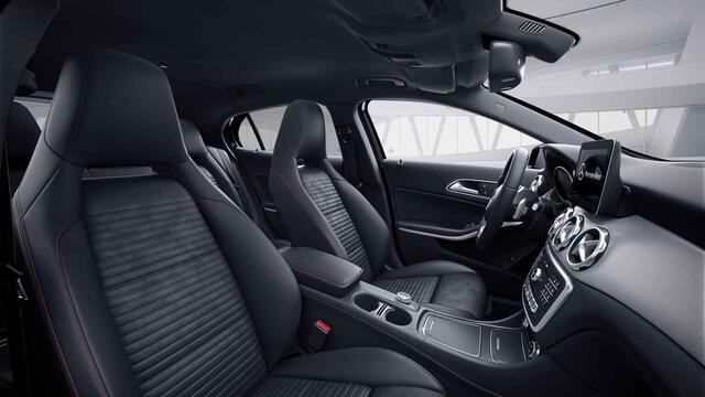 Mercedes-Benz GLA-KLASSE 180 Business Solution AMG Limited | Night | Stoelverwarming | Achteruitrijcamera | Keyless | 19" lichtmetalen velgen |