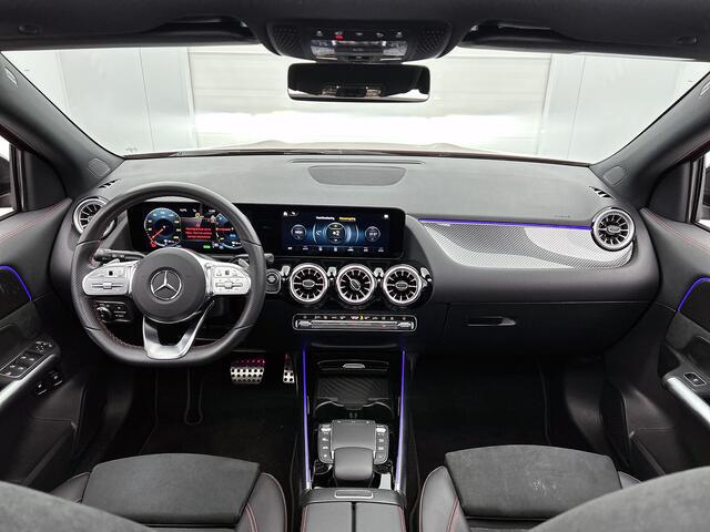 Mercedes-Benz GLA-KLASSE 250 e AMG Plug-In Hybride Panoramadak | 5 spaaks lichtmetalen velgen | elect. bed. Voorstoelen met memory | Trekhaak wegklapbaar | Navigatie | Parkig support met camera achter Inclusief 24 maanden Mercedes-Benz Certified garantie voor Europa.