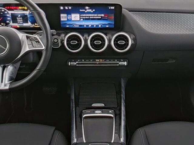 Mercedes-Benz GLA-KLASSE 250 e Plug-In Hybride | Trekhaak | CarPlay | Stoel- en Stuurverwarming | Parkeerpakket met Camera | LED | Inclusief 24 maanden Mercedes-Benz Certified garantie voor Europa.