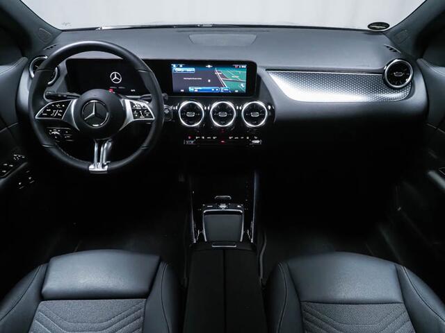 Mercedes-Benz GLA-KLASSE 250 e Plug-In Hybride Trekhaak | Ledkoplampen | Achteruitrijcamera | Apple CarPlay | Stoelverwarming voor en stuur | Easy-Pack Achterklep. Inclusief 24 maanden Mercedes-Benz Certified garantie voor Europa.