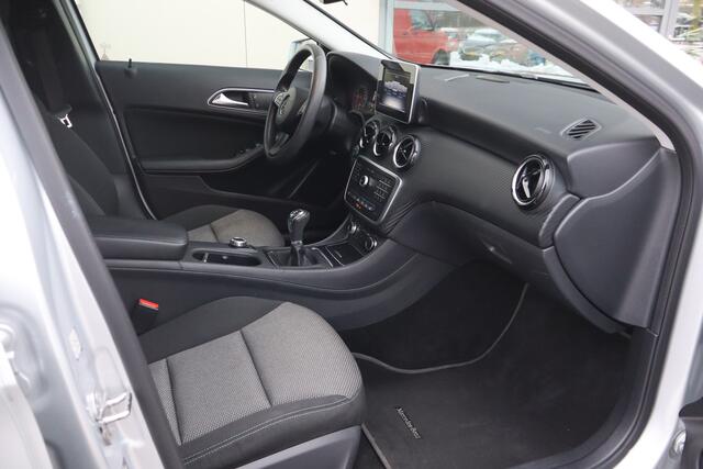 Mercedes-Benz GLA-KLASSE 180 Business Stoelverw I Parkeersensoren V+A I Cruise