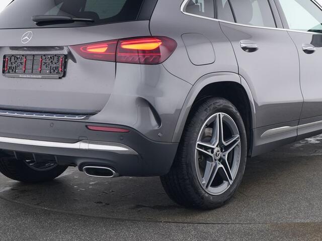 Mercedes-Benz GLA-KLASSE 250 e AMG Plug-In Hybride AMG Line Premium | Panorama Schuif-Kanteldak | Distronic | Parkeerpakket met 360°-camera | Stuur en Stoelverwarming. Inclusief 24 maanden MB Certified garantie voor Europa.