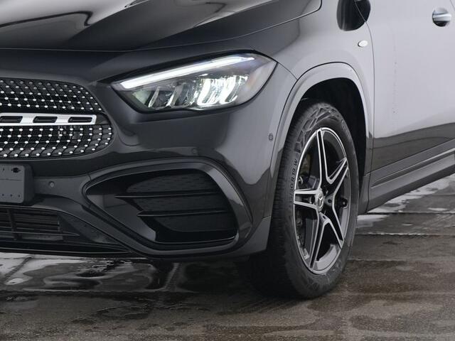 Mercedes-Benz GLA-KLASSE 250 e AMG Nightpakket Plug-In Hybride | Panoramadak | Keyless Go |Stuur en Stoelverwarming | Sfeerverlichting | Parkeerpakket met Camera | Inclusief 24 maanden Mercedes-Benz Certified garantie voor Europa.
