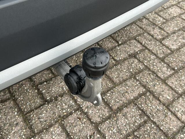 Mercedes-Benz GLA-KLASSE 180 Star Edition | Trekhaak | Cruise Control | Stoelverwarming | LED koplampen