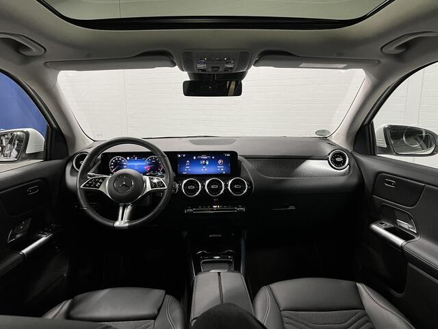 Mercedes-Benz GLA-KLASSE 180 Trekhaak | Open dak | Cruise control | Navigatie | Stoel-/stuurverwarming | Achteruitrij camera