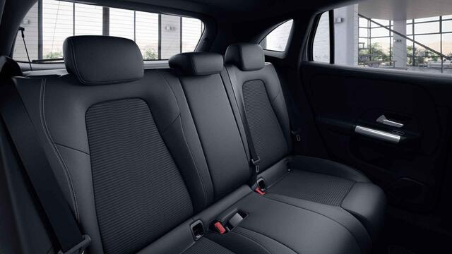 Mercedes-Benz GLA-KLASSE 250 e Style | Stoelverwarming | Widescreen | Achteruitrijcamera | 18" lichtmetalen velgen |