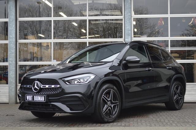 Mercedes-Benz GLA-KLASSE 250 e AMG Led Panorama Widescreen Sfeer Camera Night Keyless Pdc