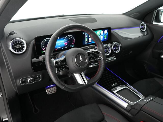 Mercedes-Benz GLA-KLASSE 200 AMG Line |dealer onderhouden|panoramadak|carbon interieur|Apple Carplay|trekhaak|stoelverwarming|parkeercamera|sfeerverlichting|19"|