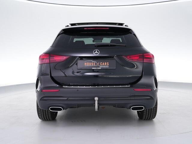 Mercedes-Benz GLA-KLASSE 200 AMG Line |dealer onderhouden|panoramadak|carbon interieur|Apple Carplay|trekhaak|stoelverwarming|parkeercamera|sfeerverlichting|19"|