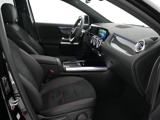 Mercedes-Benz GLA-KLASSE 200 AMG Line |dealer onderhouden|panoramadak|carbon interieur|Apple Carplay|trekhaak|stoelverwarming|parkeercamera|sfeerverlichting|19"|