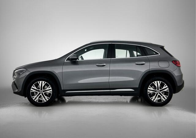 Mercedes-Benz GLA-KLASSE 250 e Business Solution Luxury | Trekhaak | GUARD 360 ° Vehicle protection Plus | Stoelverwarming voor | Sfeerverlichting | EASY PACK achterklep | Keyless-Go comfortpakket |