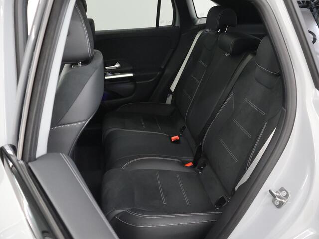 Mercedes-Benz GLA-KLASSE 250 e AMG Line | Panoramadak | Trekhaak | 20 inch | Night pakket |