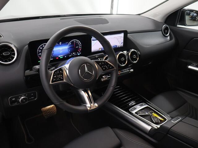 Mercedes-Benz GLA-KLASSE 250 e Luxury Line | Trekhaak | Stoelverwarming | Elektrische achterklep | 360 camera | Getint glas |