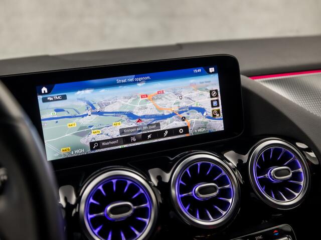 Mercedes-Benz GLA-KLASSE 200 Luxury 164Pk Automaat (GROOT NAVI, SFEERVERLICHTING, LEDER, WIDESCREEN, STOELVERWARMING, SPORTSTOELEN, CAMERA, ZWART HEMEL, NIEUWSTAAT)