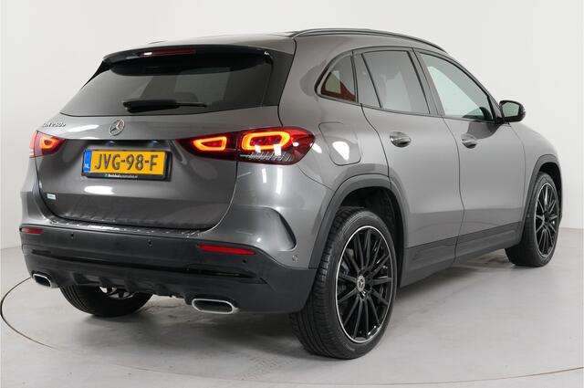 Mercedes-Benz GLA-KLASSE 250 e AMG Night PHEV 218 pk | Panorama | 20" | Leer/alcantara |