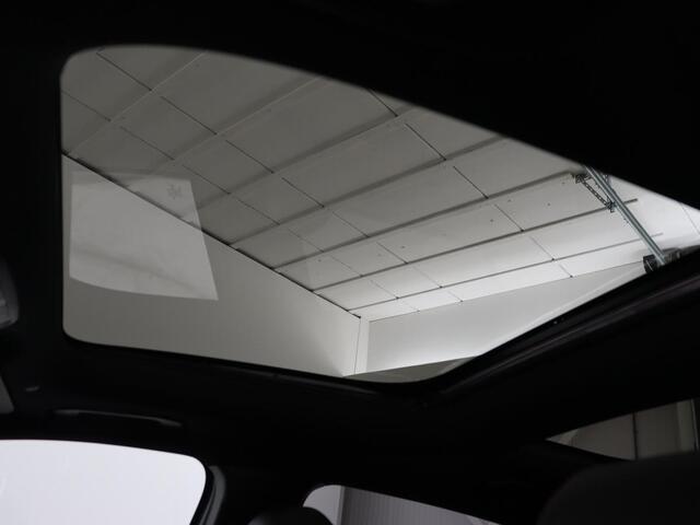 Mercedes-Benz GLA-KLASSE 200 Business Solution AMG | Panoramadak | Carplay | Matrix LED | Stoelverwarming | Memory | Leder/Alcantara | Navigatie | Park Assist