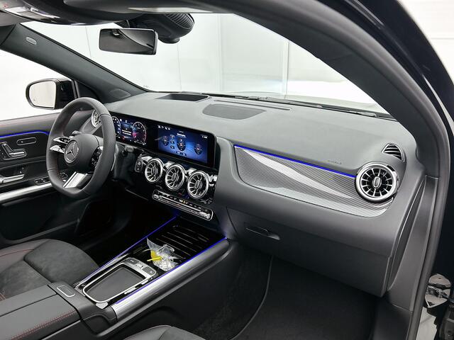 Mercedes-Benz GLA-KLASSE 180 Business Solution AMG | Premium Plus Pakket | Trekhaak | Nightpakket | GUARD 360 ° Vehicle protection Plus | Head-up display | Memorypakket | 360°-camera | Augmented Reality navigatie |