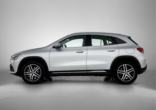 Mercedes-Benz GLA-KLASSE 250 e Business Solution Luxury Limited Lichtmetalen velgen | Navigatie | Parking support met camera achter | Inclusief 24 maanden MB Certified garantie voor Europa.