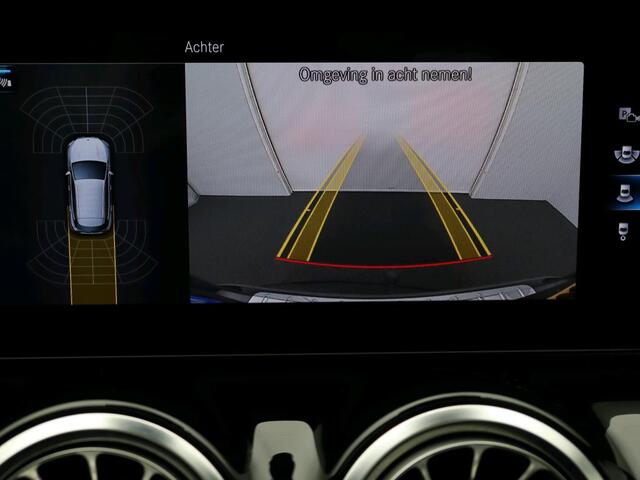 Mercedes-Benz GLA-KLASSE 200 Business Solution Luxury Trtekhaak | Panorama Schuif-Kanteldak | Apple CarPlay | Achteruitrijcamera | Soundsysteem | Inclusief 24 maanden MB Certified garantie voor Europa.