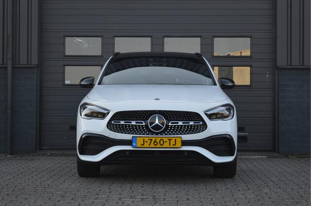 Mercedes-Benz GLA-KLASSE 180 Business Solution AMG | PANO | CAM | SFEERVERLICHTING | KEYLESS |
