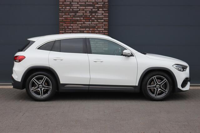 Mercedes-Benz GLA-KLASSE 200 Business Solution AMG Line | Panoramadak | Augmented Reality | Widescreen | Stoelverwarming | Cruise Control | Zitcomfortpakket | High Perf LED | Android Auto/Apple Carplay |