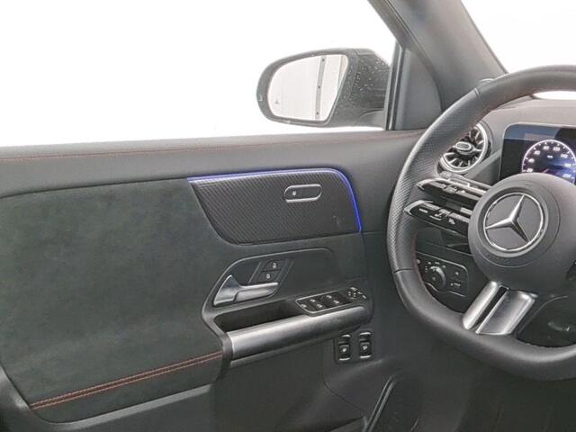 Mercedes-Benz GLA-KLASSE 250 e AMG Plug-In Hybriide AMG Line | Night Pakket | Panorama Schuif-Kanteldak | Distronic | Stuur en Stoelverwarming. Inclusief 24 maanden MB Certified garantie voor Europa.