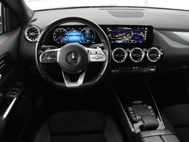 Mercedes-Benz GLA-KLASSE 250e AMG Limited | Panoramadak | Trekhaak | Adaptive cruise | Stoelverwarming | Memory | Matrix LED | Leder/Alcantara | Navigatie | Camera | Sfeerverlichting | PHEV | Plug In