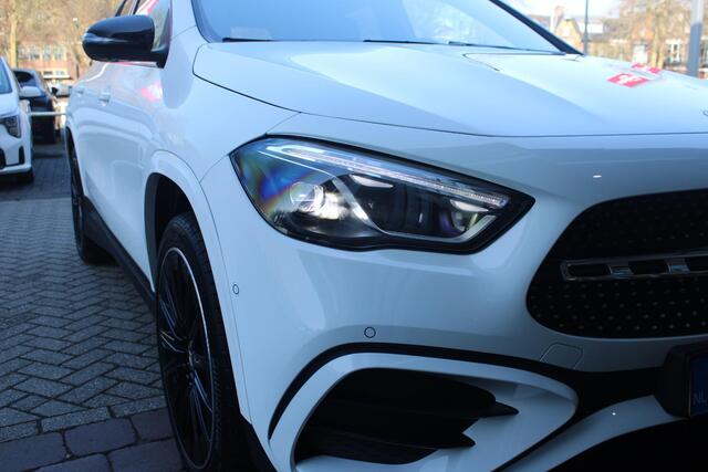 Mercedes-Benz GLA-KLASSE 250 e AMG LINE "NIEUW MODEL!" | PANORAMISCH SCHUIF/KANTEL DAK | SFEER VERLICHTING | ELEKTRISCH BEDIENBARE VOORSTOELEN MET GEHEUGENFUNCTIE EN "ZITKINEMATICA" | DRAADLOZE APPLE CARPLAY/ANDROID AUTO | NIGHT PAKKET: DAKRELING ZWART, ZIJRUITEN EN ACHTERRUITEN 