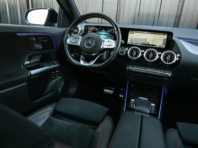 Mercedes-Benz GLA-KLASSE 250 e AMG Line · Panoramadak · Elektr. verst. stoelen · Ambiance sfeerverlichting · Stoelverwarming · Achteruitrijcamera ·