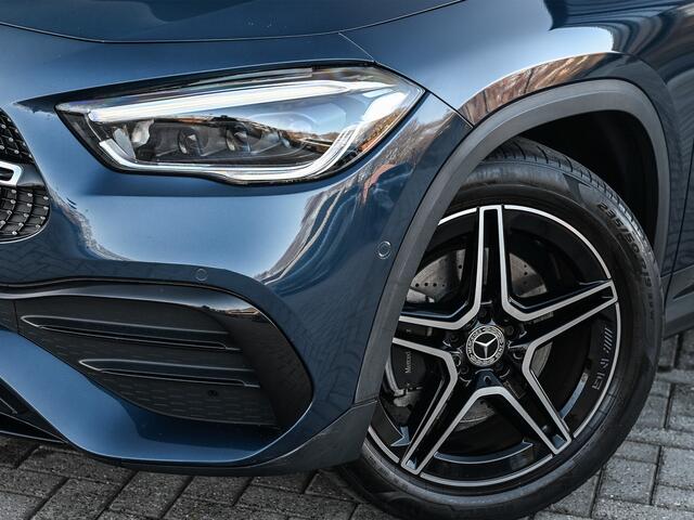 Mercedes-Benz GLA-KLASSE 250 e AMG Line · Panoramadak · Elektr. verst. stoelen · Ambiance sfeerverlichting · Stoelverwarming · Achteruitrijcamera ·