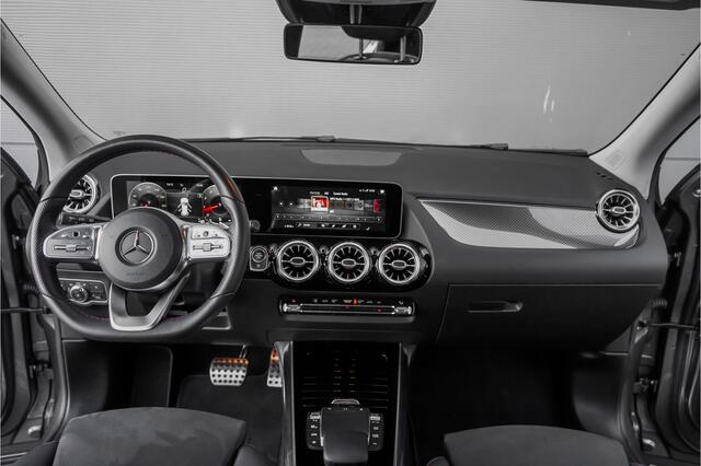 Mercedes-Benz GLA-KLASSE 250 4MATIC AMG Line Night Camera CarPlay 20"