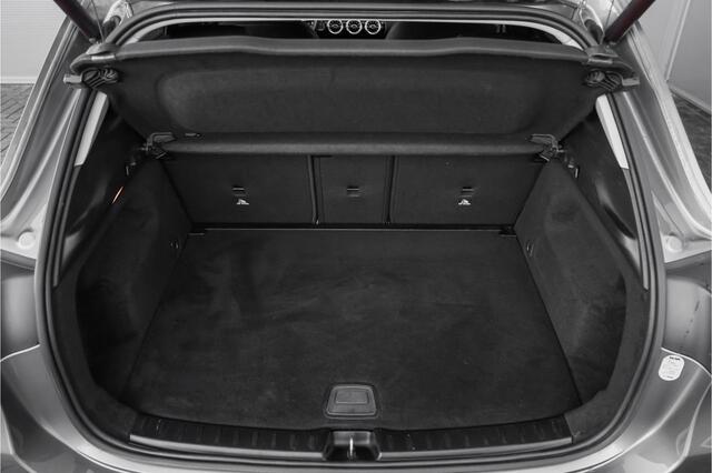 Mercedes-Benz GLA-KLASSE 250 4MATIC AMG Line Night Camera CarPlay 20"