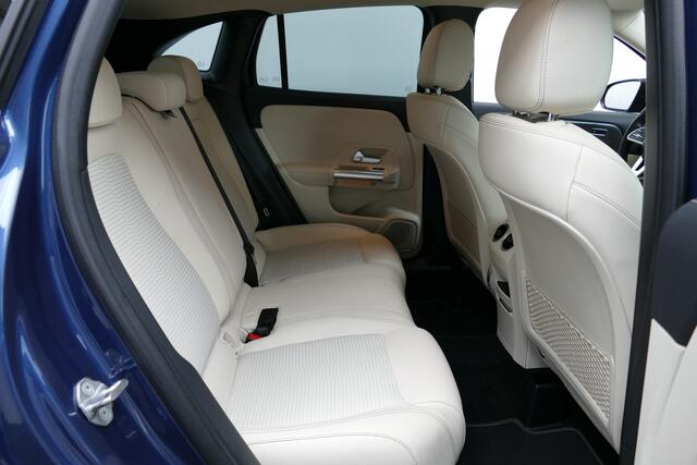 Mercedes-Benz GLA-KLASSE 200 165pk Luxury Line. 360 Camera, Carplay/Android, Elek Klep, Sfeerverlichting, Haak 1800kg