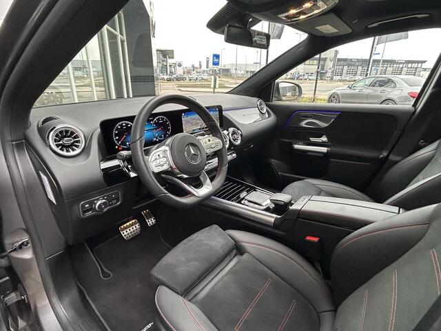 Mercedes-Benz GLA-KLASSE 180 AMG | Panoramadak | Sfeerverlichting