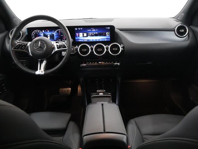 Mercedes-Benz GLA-KLASSE 250 e Luxury Line | Night pakket | Trekhaak | Winter pakket |