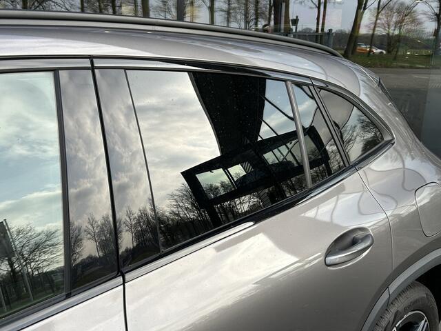 Mercedes-Benz GLA-KLASSE 180 AMG// Camera // Elek. Achterklep // Sfeerverlichting // Night pakket // 19" AMG Velgen // LED